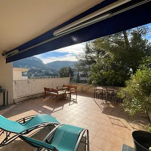 https://entre-terre-et-mer-cassis.fr-provencehotel.com